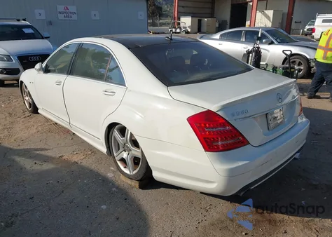 2007 Mercedes-Benz S 550 4Matic z USA, uszkodzony, nr VIN WDDNG86X77A094019